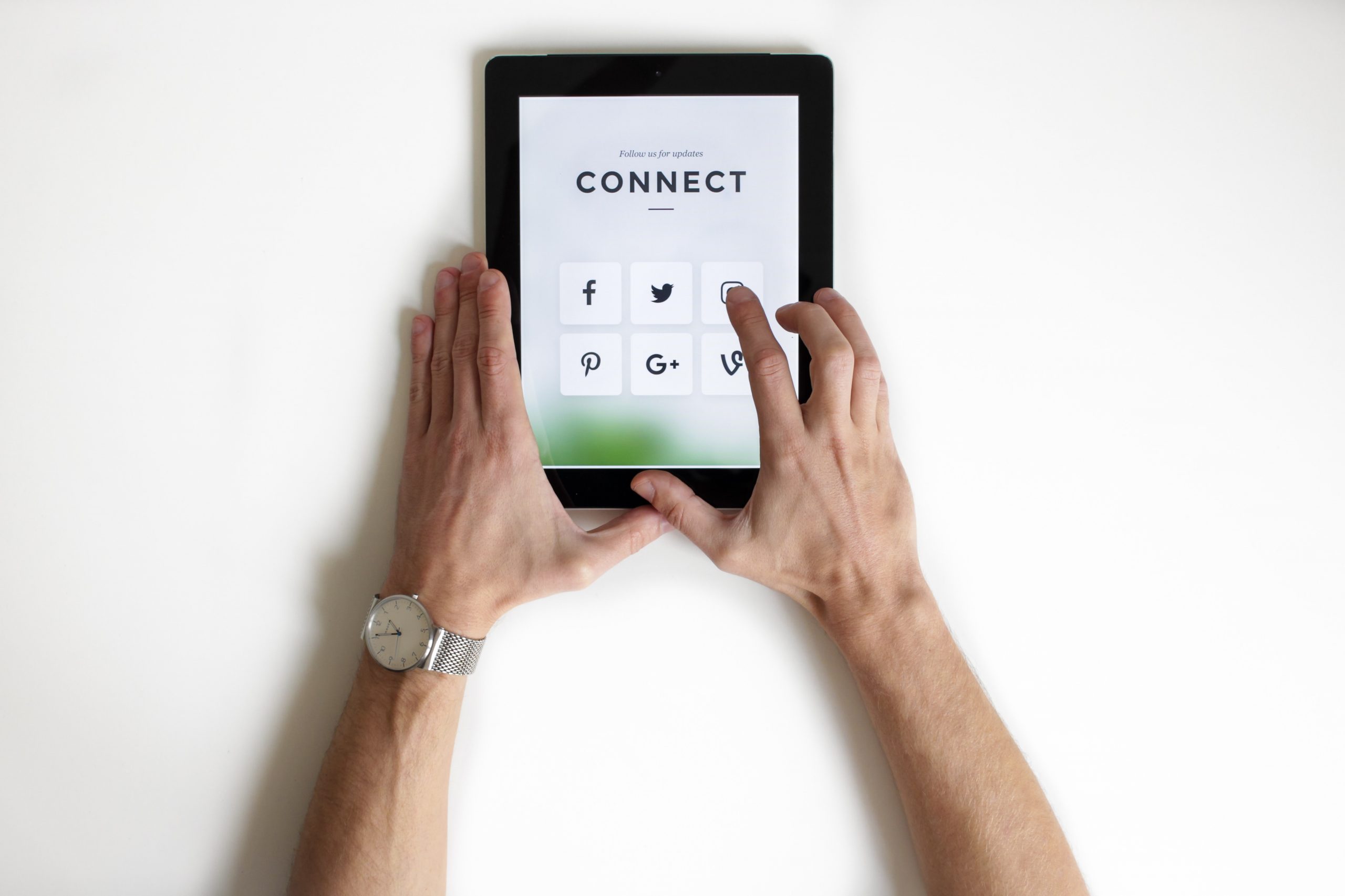 connect social media ioweb